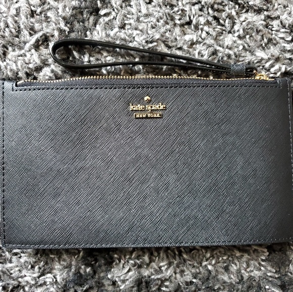 kate spade Handbags - Kate Spade Ariah Wrislet